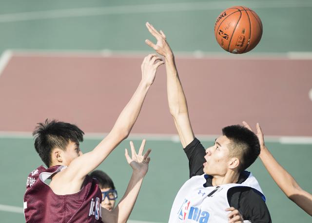 《最后生还者》第二季曝角色海报 佩德罗直面镜头 2025-03-25 剧集《最后生还者》第二季将于4月13日播出。