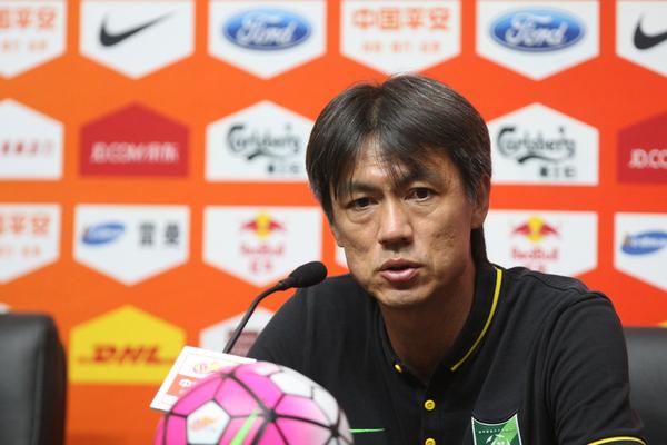 蒂尔达、罗南、赛琳娜等出席时尚活动2024-11-20 傻脸娜闯荡好莱坞!