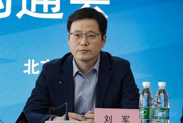 影片发布一组角色剧照，并同步曝光演员阵容，在杭州的湖光山色中，正上演这场关于“爱和美味”的温暖故事。
