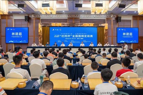 奚梦瑶、何猷君被拍机场拥抱 六岁姐弟恋坐实？