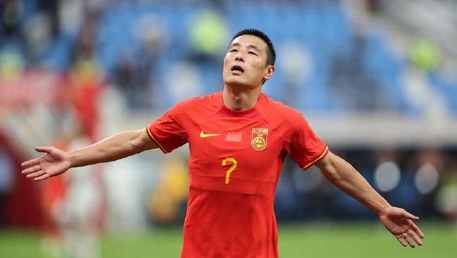 卓别林就是观众之一，他在兴奋之余，还与周总理亲切合影。