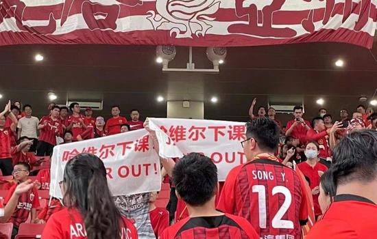 以她的年龄，驾驭岁岁这样一个情感复杂、内心充满冲突的角色，任务相当艰巨。