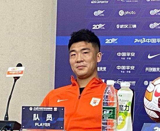 虞书欣、丁禹兮《永夜星河》营业好甜 | (2/9) 组图：甜妹酷哥！