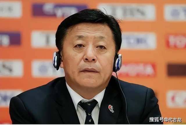 马思纯演活“不仅是妈妈，更是少女”的李东玉，跳霹雳舞、追爱敢恨，打破传统母亲标签；白客饰演接地气的暖心老爸，黄明昊贡献鲜活叛逆少年感，三人化学反应自然。