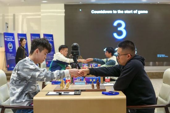 光影绽放中国行：电影频道直播呈现M榜荣誉之夜系列活动_电影策划_ 消息 首页 新闻 视频 大片 影库 CCTV6 VIP影院 搜索 电影 星闻 独家 更多 专题 图片 视频 滚动 首页 新闻 大片 影库 CCTV6 VIP影院 客户端 电影网>新闻>原创深度策划 光影绽放中国行：电影频道直播呈现M榜荣誉之夜系列活动 时间：2025.11.01 ： 作者：康康 ： 专稿 唯见长江，光影绽放。