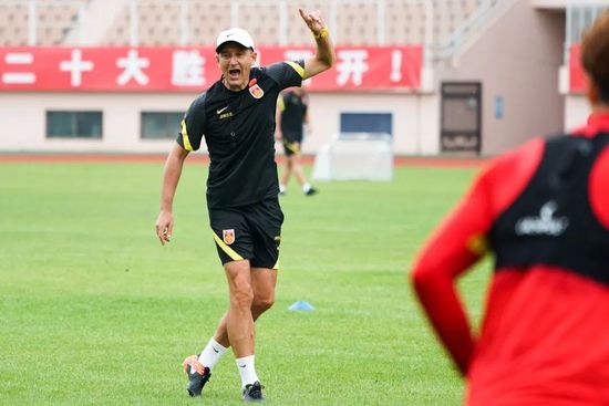 MV上线 A-lin歌唱爱与幸福2103人看过 《天才游戏》曝预告 彭昱畅丁禹兮化身纯恨宿敌2667人看过 《纯真年代的爱情》研讨会 孙千王天辰忆拍摄往3157人看过 新闻首页 电影新闻首页 明星新闻 华语 海外 成龙、梁朝伟、小贝、李栋旭等观战NBA中国赛 日前，25-26赛季NBA季前赛在中国澳门举行，成龙、梁朝伟 、刘嘉玲、任达华、大卫·贝克汉姆、林书豪、李小鹏、李栋旭、刘宪华、杜华、李汶翰等到场观.Disney+剧集《诉讼女王》（All\'s Fair）在化学之家举行首映礼。