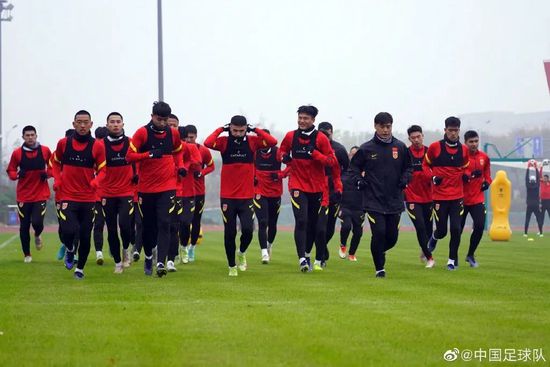 该片由导演艾列尔·维诺格拉德执导，迭戈·佩雷蒂、古勒莫·法兰塞拉等领衔主演，根据真实事件改编自轰动一时的银行劫案，曾一举夺得阿根廷年度本土电 《误杀2》稳健上涨 《魔法满屋》日票房提升 2022-01-13 根据1月12日晚十点官方数据统计，全国院线总票房4514.25万。
