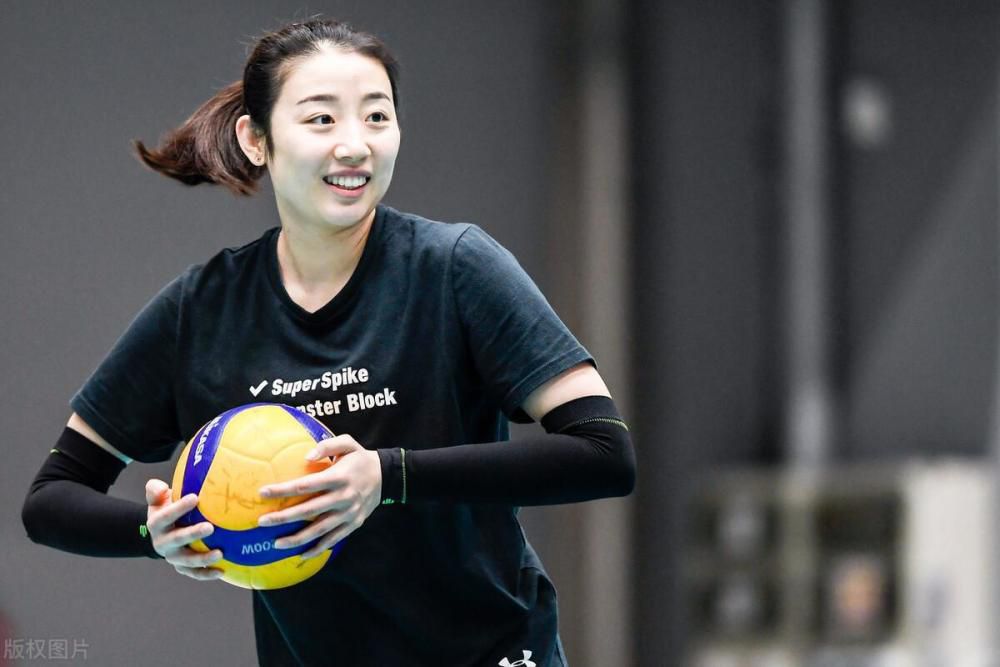《企鹅公路》曝导演手绘海报 企鹅集结围绕主人公 2019-05-15 改编自日本著名作家森见登美彦同名小说作品的动画电影《企鹅公路》将于5月17日登陆全国院线，目前正在火热预售中。