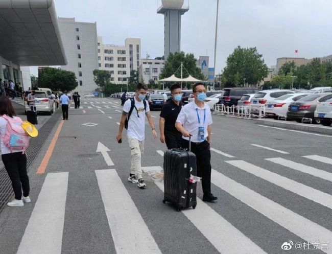 这部在柏林国际电影节期间获得极高评价，更传 杜江晒《中国机长》杀青照 哭红双眼久久不愿离去 2019-03-07 3月6日，杜江通过微博晒出在电影《中国机长》片场的杀青照。