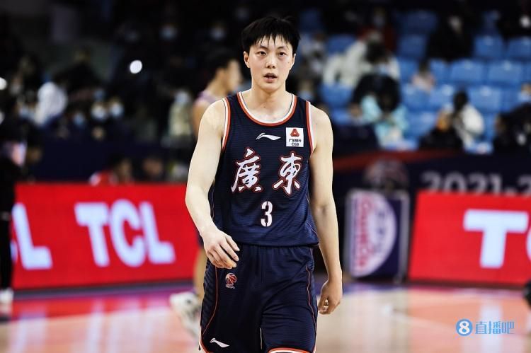 向太在博文中写道：“香港领证要公告一个月没有人反对才能领证”“之后又碰上疫症发生就不能去台湾了”。
