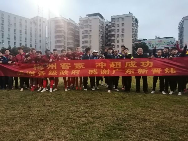 管虎《狗阵》曝全新海报 彭于晏与黑狗互相救赎 2024-05-28 近日，由管虎执导，彭于晏、佟丽娅领衔主演的电影《狗阵》将于6月15日上映。