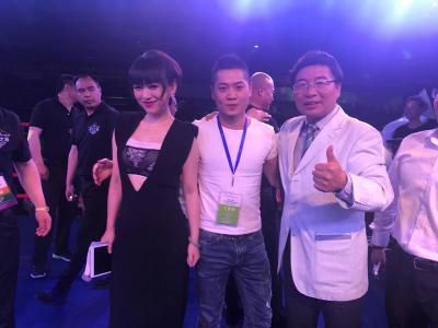 前者是对原作精神的忠实演绎，后者则让这个经典怪物以完全不同的形象出现在作品中。