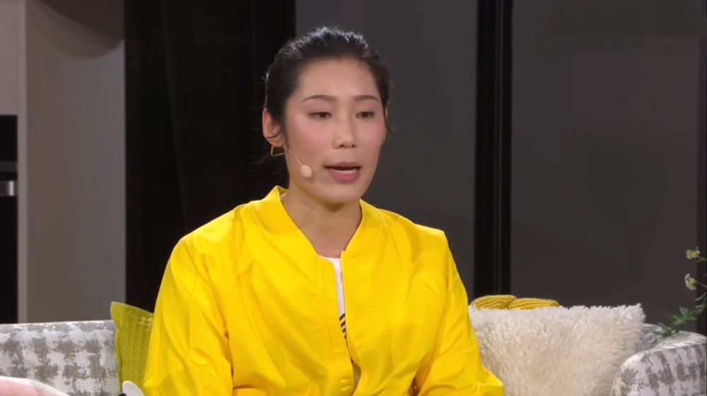 求婚现场更是摆满 何猷君发长文辟谣感染新冠肺炎 奚梦瑶秒转支持 2020-04-10 4月10日晚，何猷君在微博发长文辟谣“患新冠肺炎”一事，否认吃退烧药瞒报返港等报道。