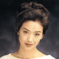 她将主演《下一个素熙》《道熙呀》导演郑朱莉的新片《朵拉》（Dora），影片以海边小镇为背景，讲述了一位身心饱受创伤的少女，在遇到一位女性后逐渐得到治愈的故事，主演还 《某个男人》曝剧照 妻夫木聪首演律师搭档安藤樱 2022-09-22 近日，《某个男人》发布一组新剧照，由石川庆执导，妻夫木聪、安藤樱、洼田正孝、清野菜名、真岛秀和等主演，其中，妻夫木聪将扮演律师城户章良，安藤樱扮演谷口里枝，洼田正孝扮演谷口大祐。