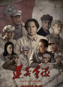 《追龙》重拍自经典港片《跛豪》，甄子丹除了在电影中饰演 “跛豪”，一身复古绅士范造型抢眼。