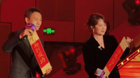 据韩国媒体报道，10月16日，严泰雄在自己的微博上更新了一组照片，并注释称“我们结婚了”，照片中的严泰雄穿着西装与身披婚纱的郑丽媛露出幸福的表情。