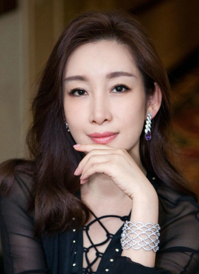 不止于此，陈思诚更是借角色的嘴，来了一句“陈思诚式拼贴”，和观众完成了打破第四面墙的互动。